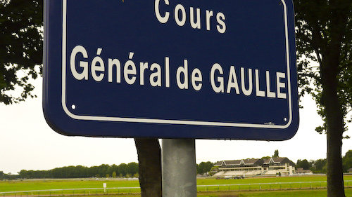 Caen circuit: Cours du Général de Gaulle road sign